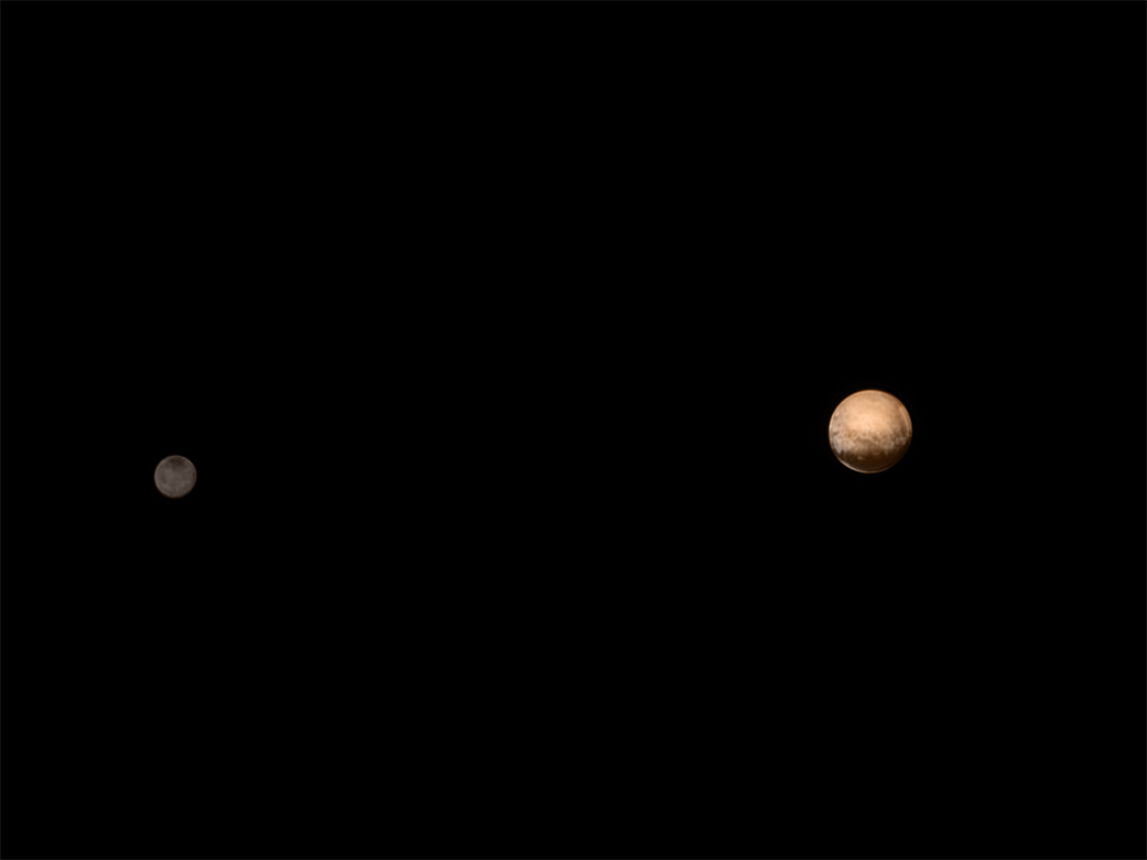 NASA опублікувало нові фотографії Плутона та його супутника Харона