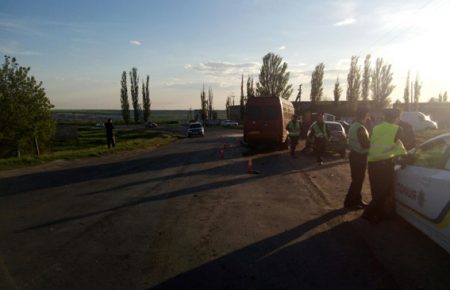 На трасі під Миколаєвом перекинулася маршрутка: 7 поранених — поліція