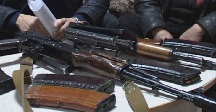 Житель Дніпропетровщини здав зброю, знайдену у лісі Житель Дніпропетровщини здав зброю, знайдену у лісі