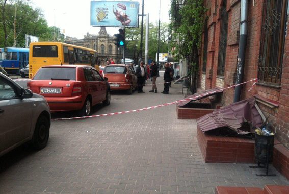 Поліція затримала осіб, які стріляли по журналістах «7 каналу» в Одесі Поліція затримала осіб, які стріляли по журналістах «7 каналу» в Одесі