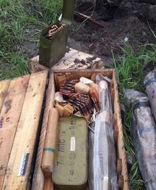 Біля Дніпропетровська виявили схрон зі зброєю Біля Дніпропетровська виявили схрон зі зброєю