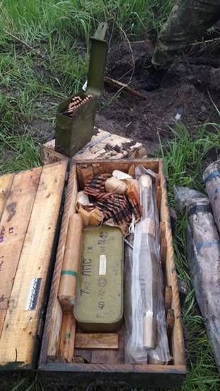Біля Дніпропетровська виявили схрон зі зброєю