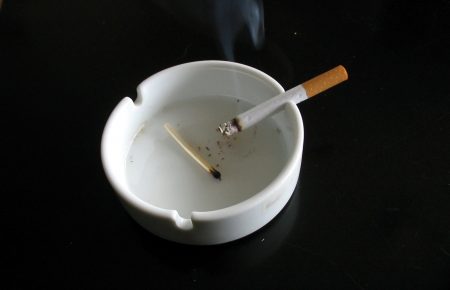 «За останні 10 років українці стали палити менше», — професор Поліщук