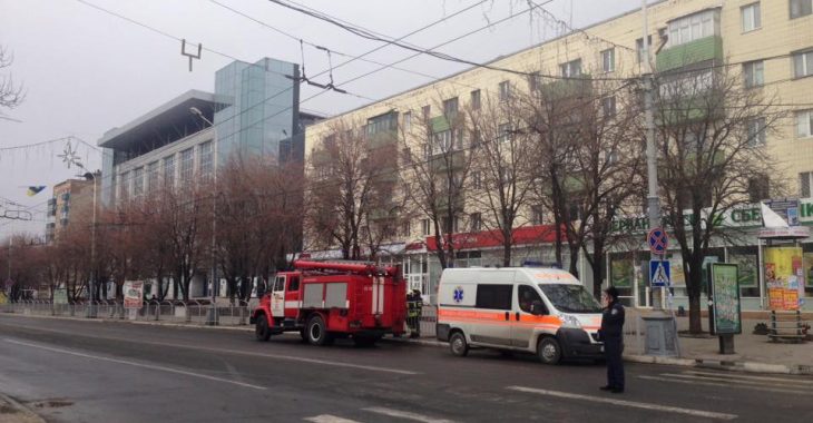 За два дня в Мариуполе дважды «минировали» банки и торговые центры За два дня в Мариуполе дважды «минировали» банки и торговые центры