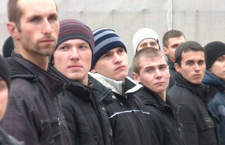 У Костянтинівці 40 призовників провели до лав Збройних Сил України