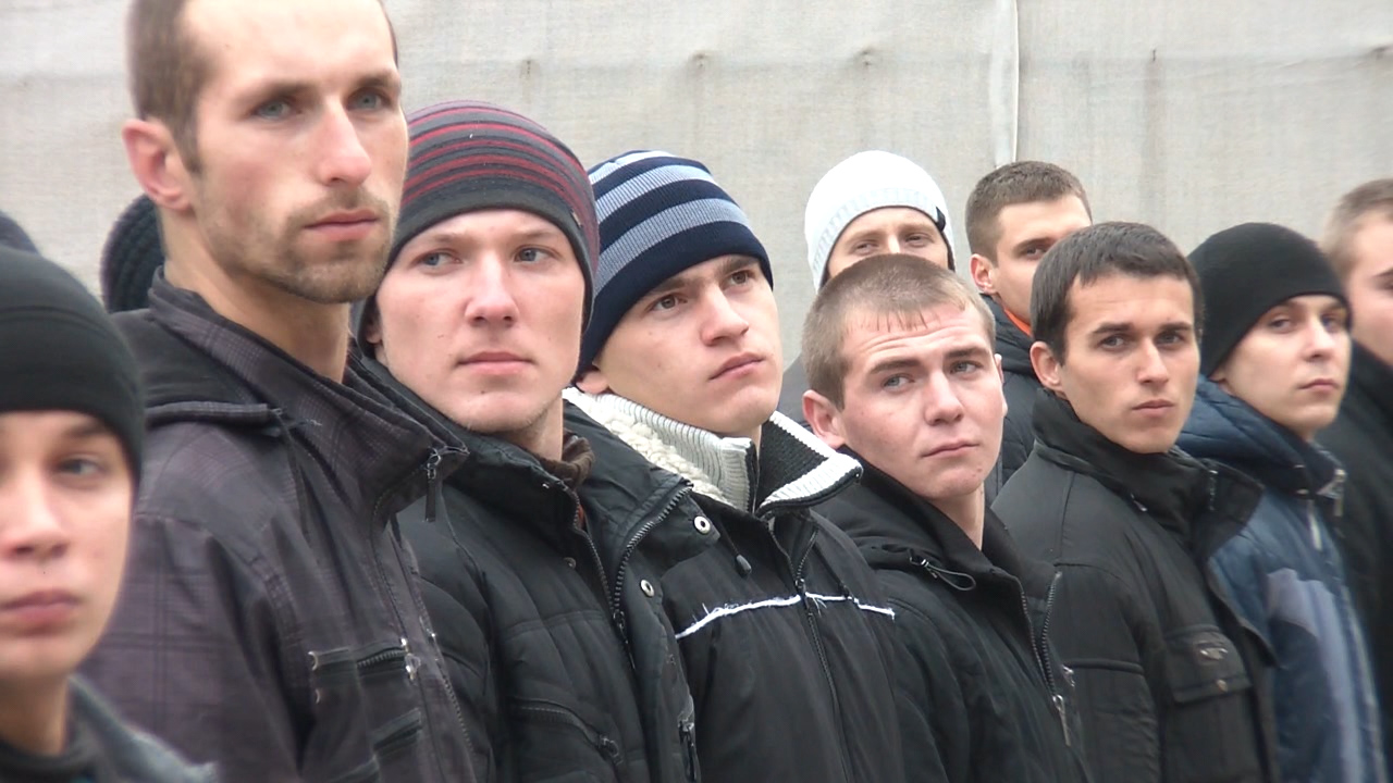 У Костянтинівці 40 призовників провели до лав Збройних Сил України