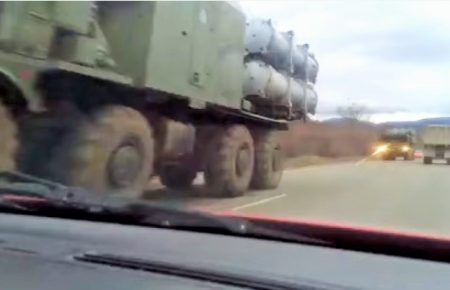 В Крыму засняли передвижение большого количества военной техники