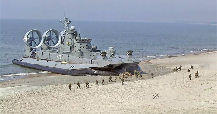 У Росії звинувачуваного у держзраді на користь України засудили до 8 років позбавлення волі У Росії звинувачуваного у держзраді на користь України засудили до 8 років позбавлення волі