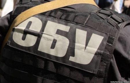На Донбасі СБУ попередила диверсію та виявила схованки зі зброєю