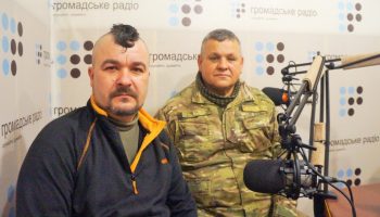 Каска убитого майдановца Виктора Чмиленко стала оберегом для военного в АТО Каска убитого майдановца Виктора Чмиленко стала оберегом для военного в АТО