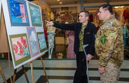 У Дніпропетровську відкрилася виставка картин поранених бійців АТО