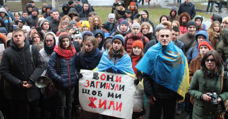 Майже півтисячі студентів у Луцьку вийшли на Марш гідності Майже півтисячі студентів у Луцьку вийшли на Марш гідності