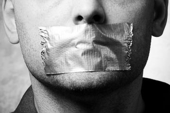 Журналісти, що виїхали з окупованої території, відчували тиск через своїх рідних Журналісти, що виїхали з окупованої території, відчували тиск через своїх рідних