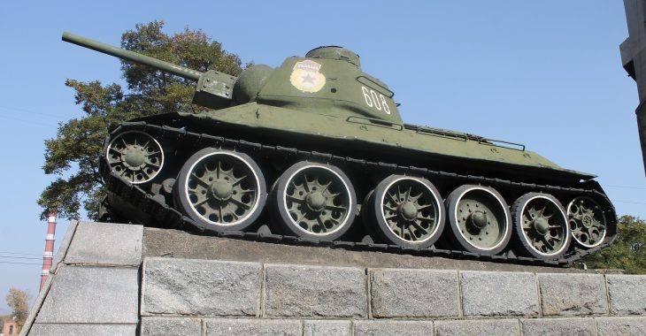 Радянський танк у Чернівцях активісти пропонують демонтувати Радянський танк у Чернівцях активісти пропонують демонтувати