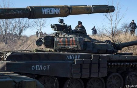 В «ЛНР» начали отвод танков от линии соприкосновения