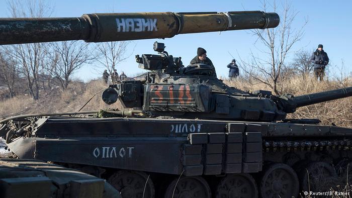 В «ЛНР» начали отвод танков от линии соприкосновения