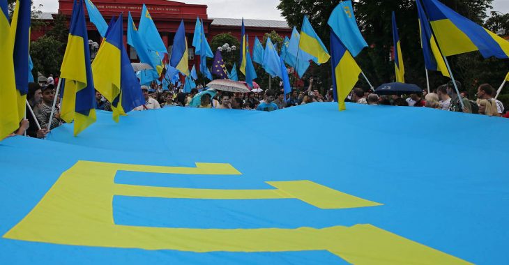 Невідомі кинули вибуховий пристрій під будівлю Херсонського Меджлісу Невідомі кинули вибуховий пристрій під будівлю Херсонського Меджлісу