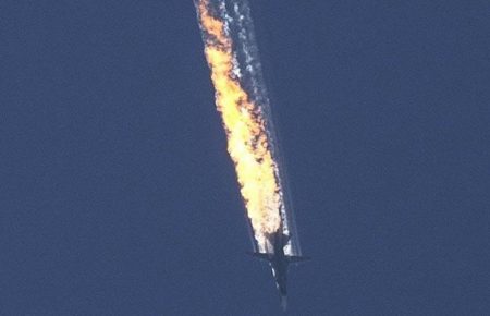 На кордоні Сирії та Туреччини упав російський військовий літак Су-24