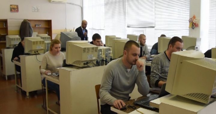 У Маріуполі стартувало тестування кандидатів до патрульної поліції У Маріуполі стартувало тестування кандидатів до патрульної поліції