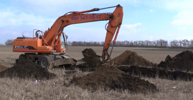 Чиновник вимагав у підприємств гроші нібито на будівництво лінії оборони під Маріуполем Чиновник вимагав у підприємств гроші нібито на будівництво лінії оборони під Маріуполем
