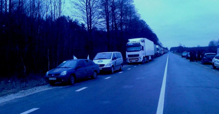 Кабмін вирішив призупинити транзит вантажівок РФ по Україні Кабмін вирішив призупинити транзит вантажівок РФ по Україні