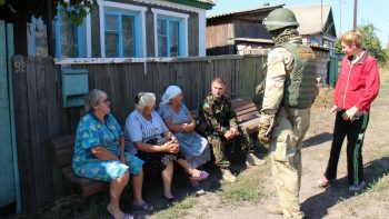Бойцы 92-ой бригады отвезли гуманитарку жителям Лопаскино Луганской области Бойцы 92-ой бригады отвезли гуманитарку жителям Лопаскино Луганской области
