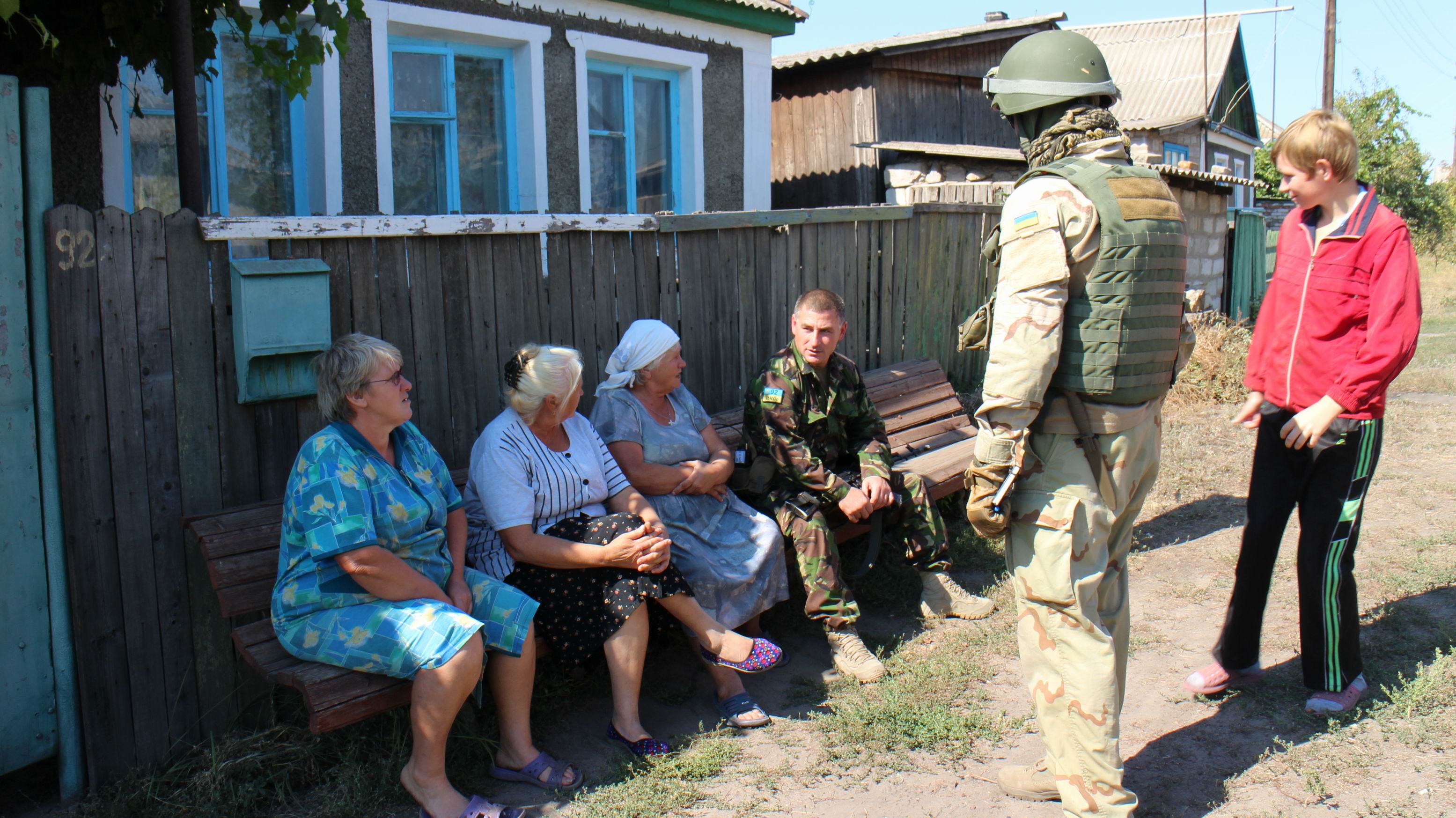 Бойцы 92-ой бригады отвезли гуманитарку жителям Лопаскино Луганской области