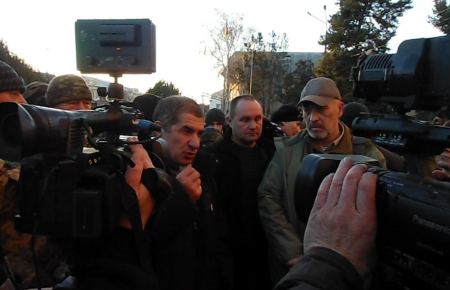 Георгій Тука зустрівся з учасниками акції протесту у Старобільську