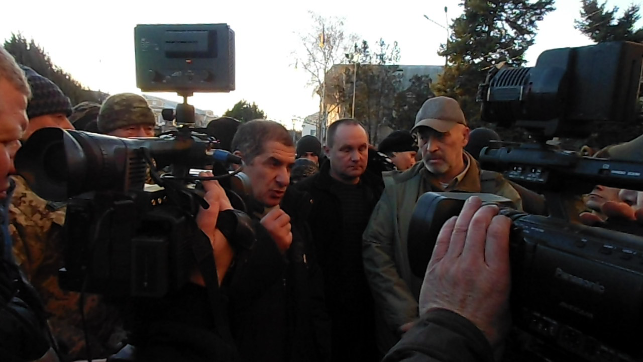 Георгій Тука зустрівся з учасниками акції протесту у Старобільську