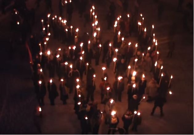 У Лисичанську на День соборності запалав вогняний герб України
