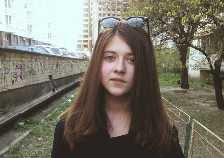 14-летняя волонтёр из Луганска собирает одежду и книги для детей-переселенцев