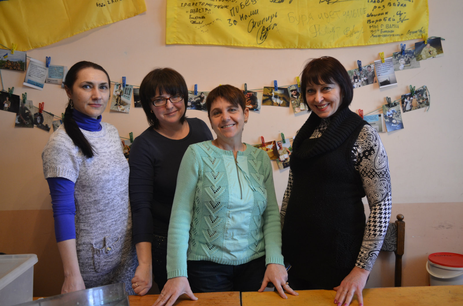 Харківські волонтери дивують бійців: пасти в тюбиках та цукати з огірків