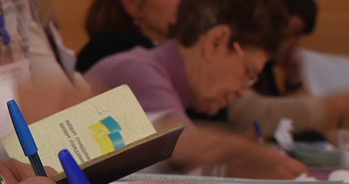 На Київщині міліція затримала людей, які купували голоси по 300 гривень На Київщині міліція затримала людей, які купували голоси по 300 гривень
