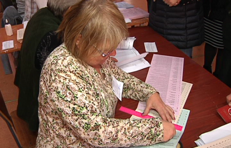 ЦВК поновлює вибори в Красноармійську за 3 години до закриття дільниць