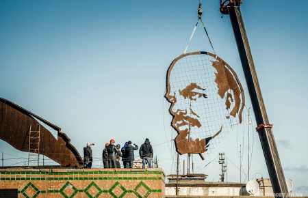 За добу у Первомайському на Харківщині знесли два пам'ятники Леніну