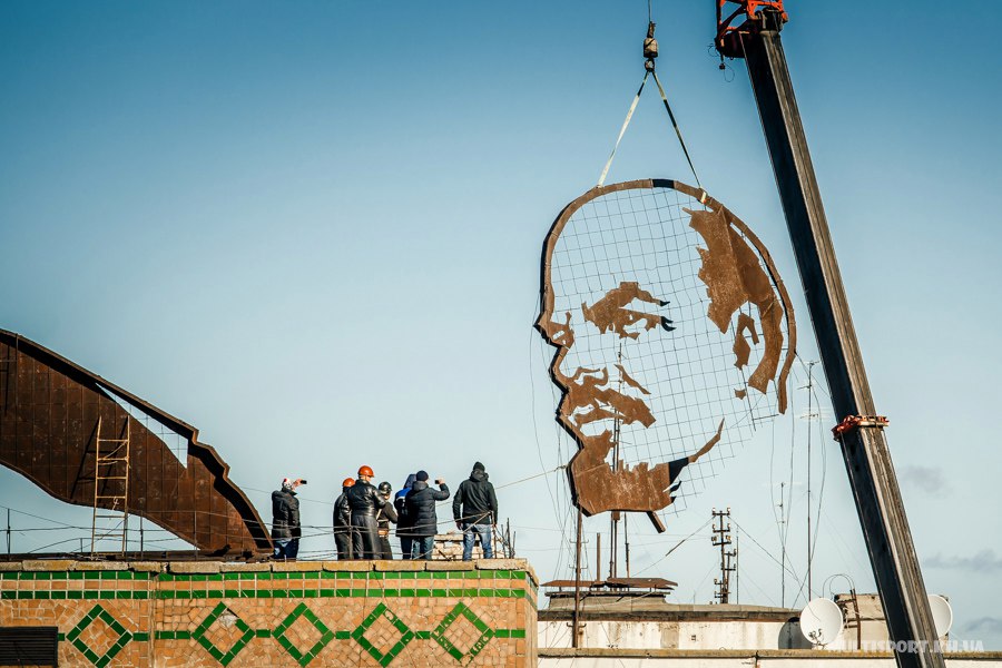 За добу у Первомайському на Харківщині знесли два пам'ятники Леніну