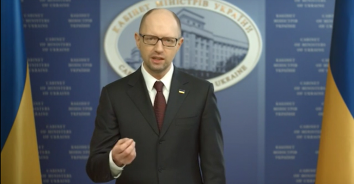 Яценюк розкритикував ВР й виступив за референдум щодо змін у Конституцію Яценюк розкритикував ВР й виступив за референдум щодо змін у Конституцію