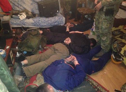 На Житомирщині СБУ затримала торгівців наркотиками та зброєю з району АТО На Житомирщині СБУ затримала торгівців наркотиками та зброєю з району АТО