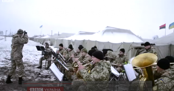 Бійці ЗСУ на полігоні зіграли джаз для побратимів Бійці ЗСУ на полігоні зіграли джаз для побратимів