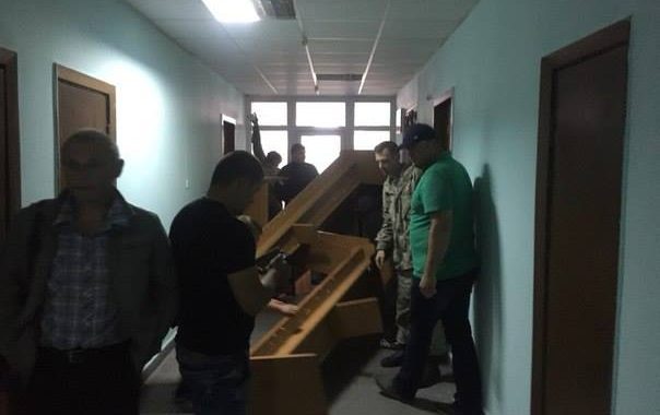 В Одесі забарикадували суд, що випускає росіянина у справі «2 травня» В Одесі забарикадували суд, що випускає росіянина у справі «2 травня»