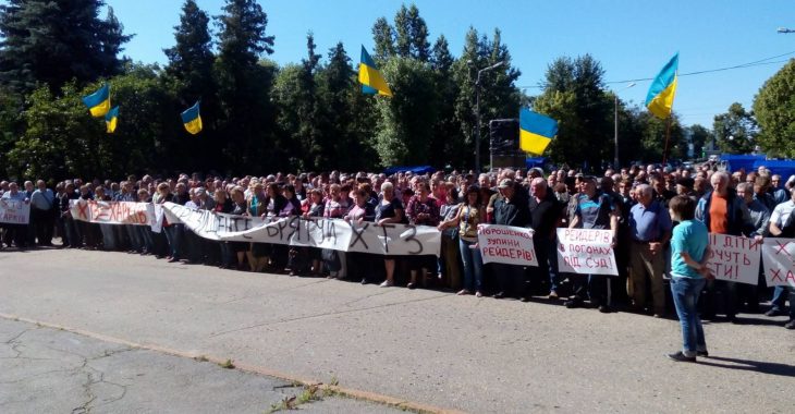 Керівник Харківського тракторного заводу заспокоїв бастуючих робітників Керівник Харківського тракторного заводу заспокоїв бастуючих робітників
