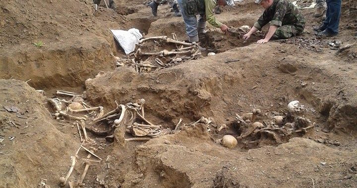 Біля Слов'янська відкопали братську могилу від січня 1942 року Біля Слов'янська відкопали братську могилу від січня 1942 року