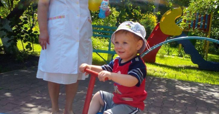 В Одесі 3-річного хлопчика підкинули до дитбудинку. Розшукують родичів В Одесі 3-річного хлопчика підкинули до дитбудинку. Розшукують родичів