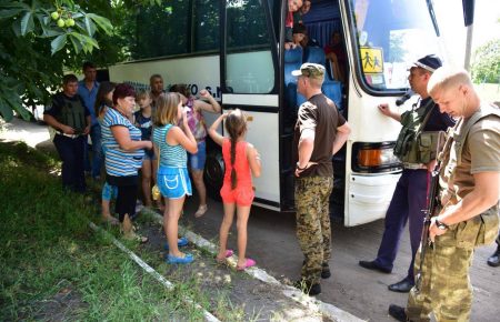Дітям з АТО стало зле в автобусі, що віз їх на відпочинок — поліція