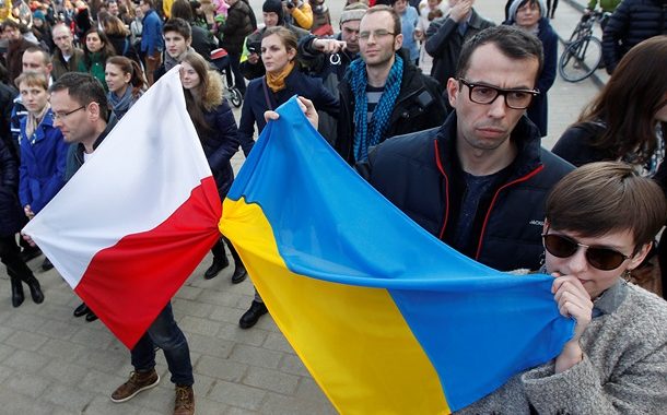 У Польщі зрівняють зарплати місцевих жителів і українців на заробітках У Польщі зрівняють зарплати місцевих жителів і українців на заробітках