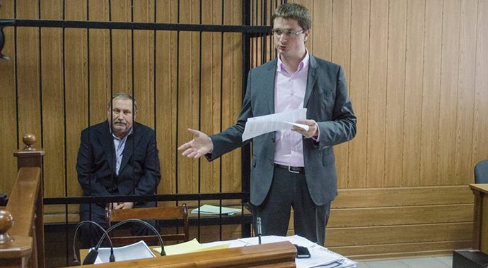 Заступника губернатора Миколаївщини вивезли з суду на «швидкій» Заступника губернатора Миколаївщини вивезли з суду на «швидкій»