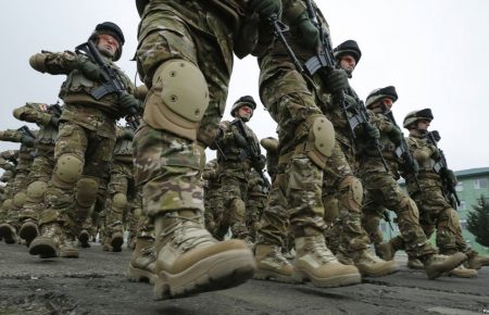 Не всі бронежилети для українських військових якісні