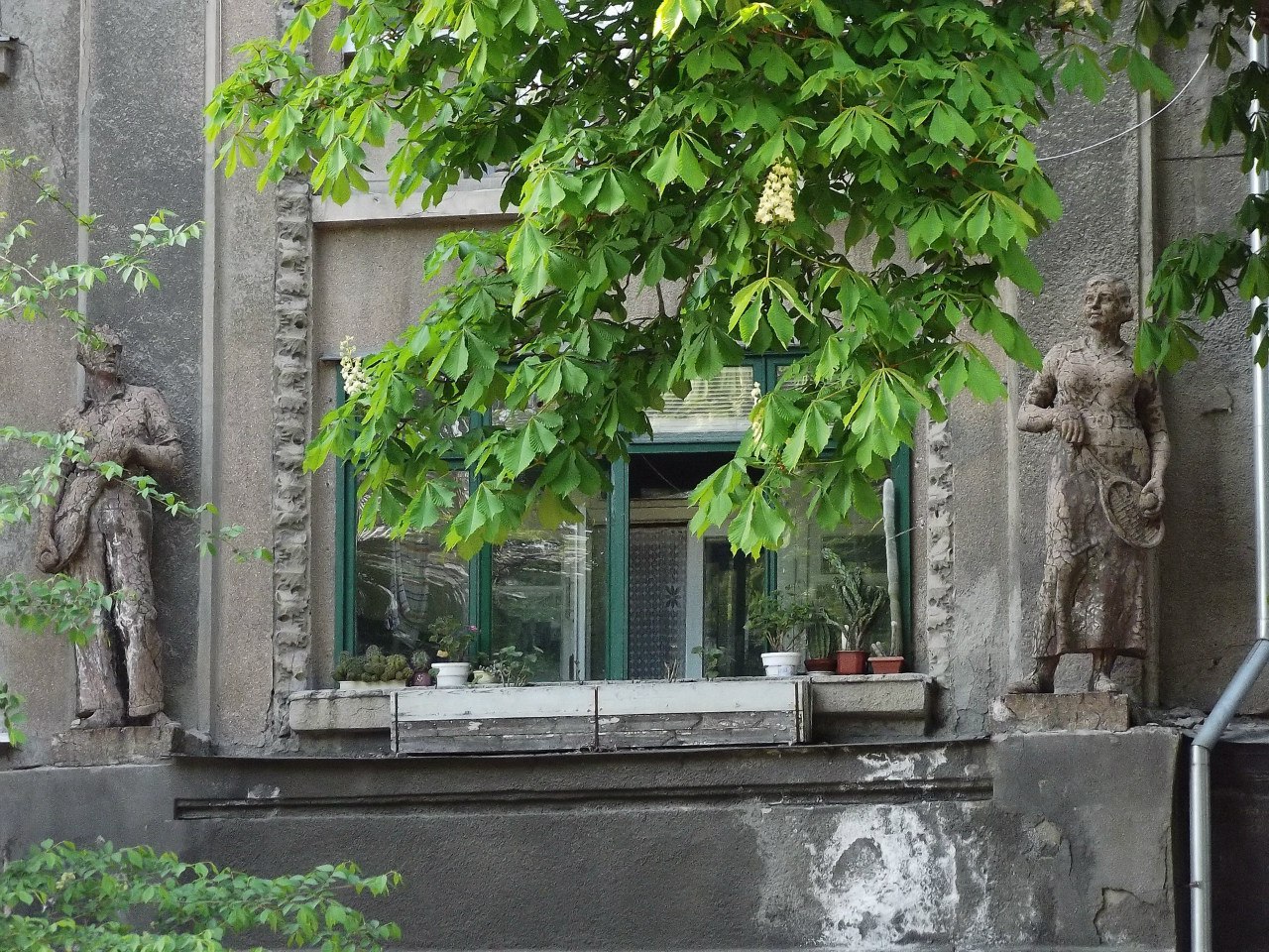 Відголоски Радянського Союзу на вулицях Луганська, фото