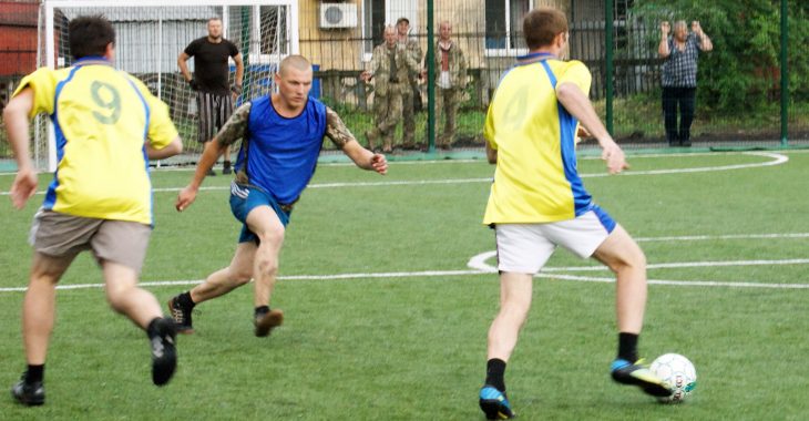 Военные и добровольцы сыграли в турнире по футболу в Курахово Военные и добровольцы сыграли в турнире по футболу в Курахово