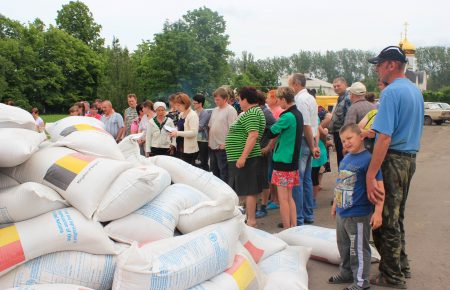 Вам больше всех надо или я чем-то хуже? — как делят гуманитарку на Донбассе